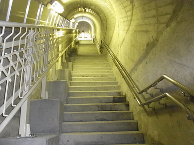滝沢ダムの中のきつい階段